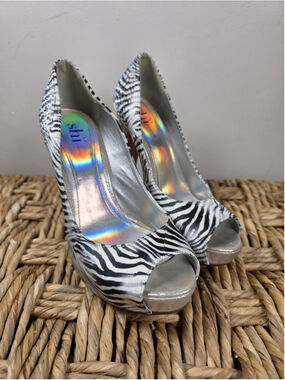 Shi by Journeys Zebra Print Rhinestone Peep Toe Platform Heels Sz 7.5 Y2K Club